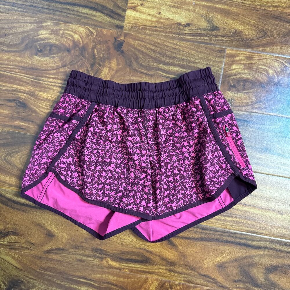 Lululemon Tracker Short in Pink Printed Mountain Peaks Bordeaux Drama Sz 8